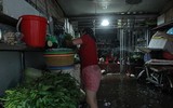 Nằm sát sông Tô Lịch nhưng mưa 1 tiếng, đường Bùi Xương Trạch ngập sâu 3 tiếng